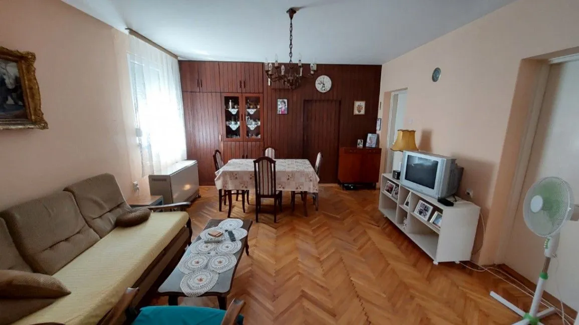 Prodaja, četvorosoban stan, 56m², Rakovica, Beograd