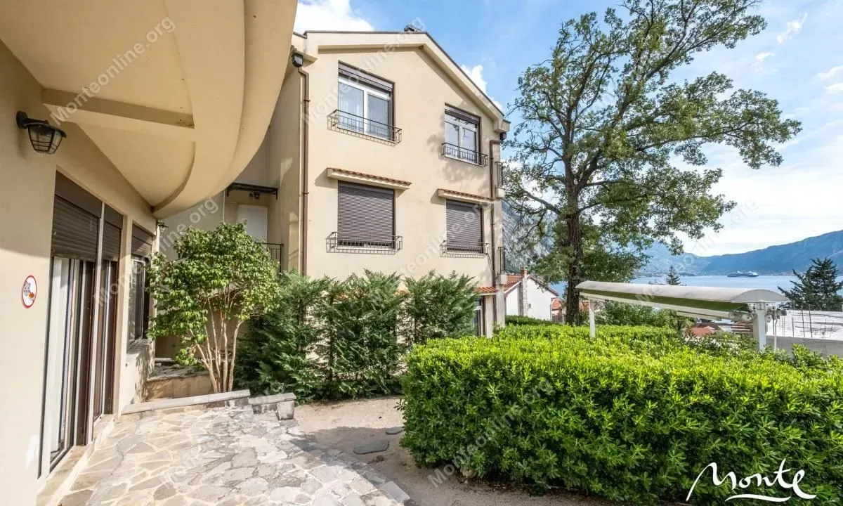 Sale, three bedroom apartment, 101m², Orahovac, Kotor