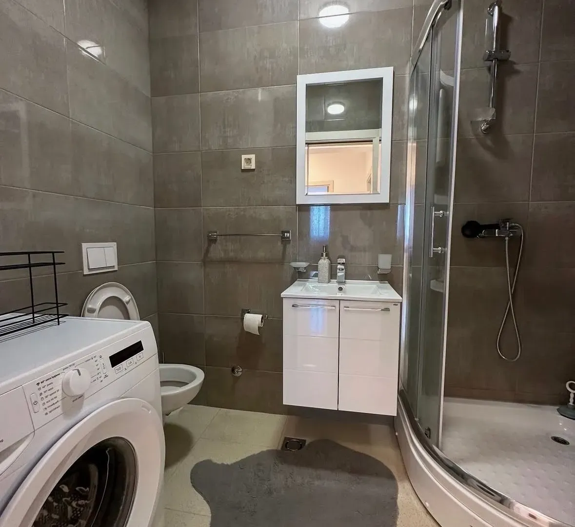 Izdavanje, dvosoban stan, 70m², Zabjelo, Podgorica