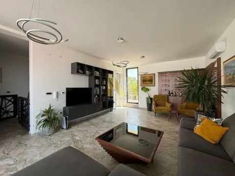 Sale, house, 145m², Sremska Kamenica, Petrovaradin - image 1