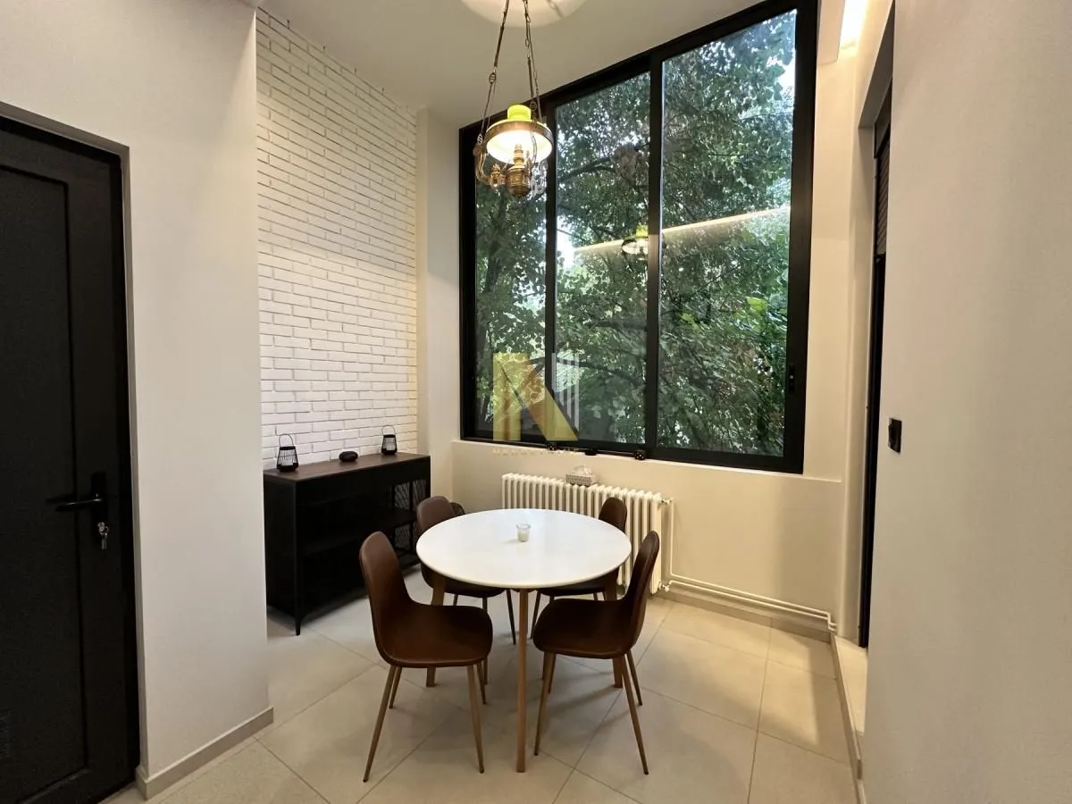 Izdavanje, trosoban stan, 100m², Stari grad, Novi Sad