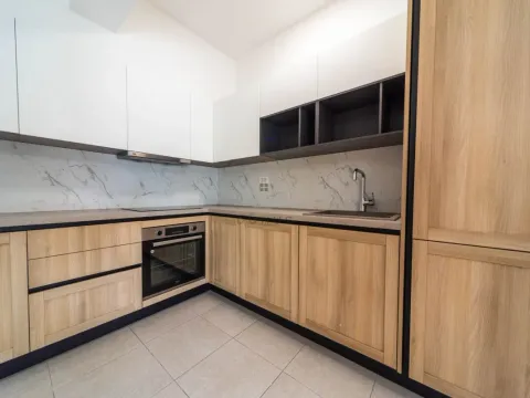 Izdavanje, četvorosoban stan, 130m², Master Kvart, Podgorica - image 3