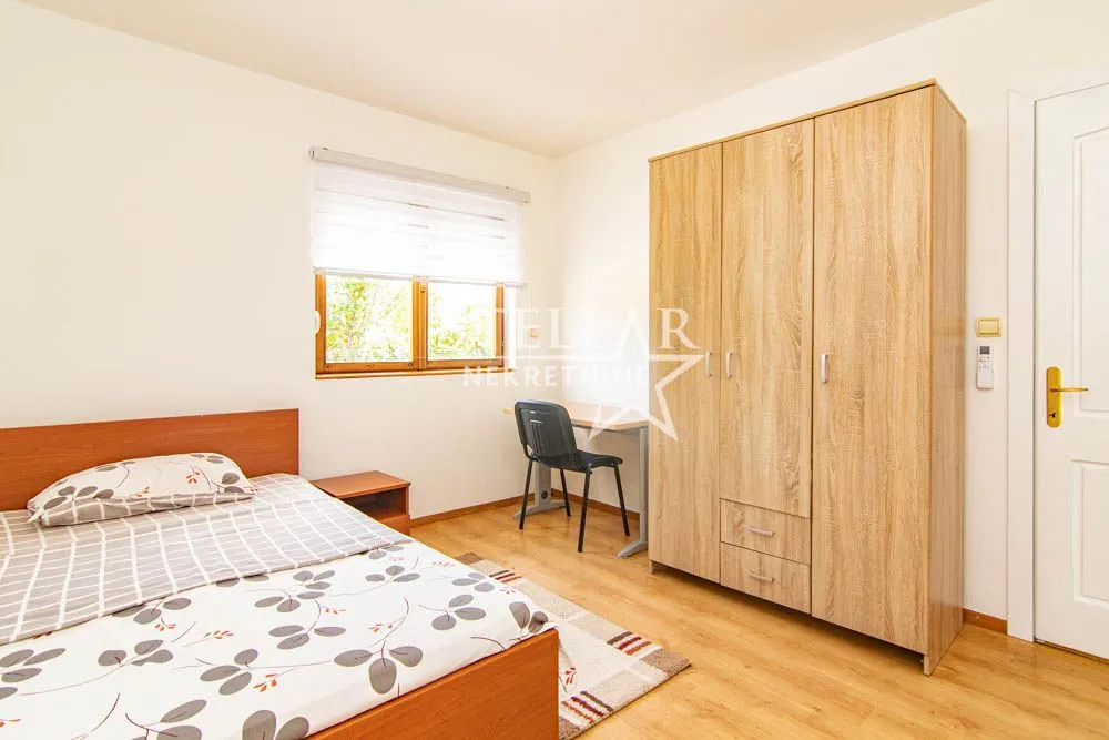 Rent, house, 220m², Tološi, Podgorica
