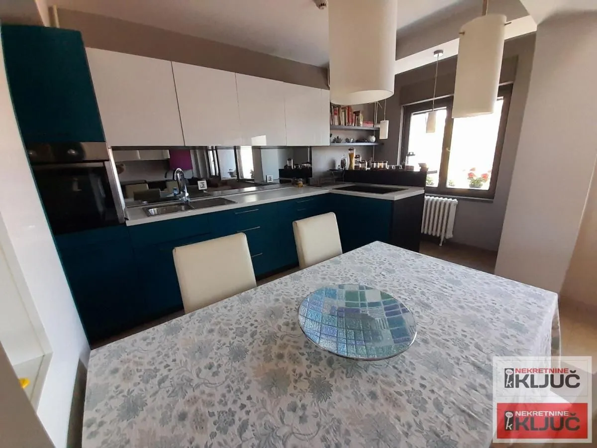 Prodaja, stan, 143m², Centar, Novi Sad