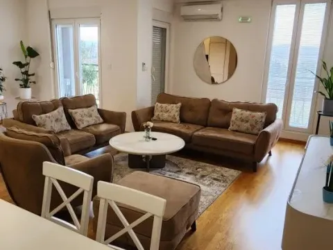 Prodaja, četvorosoban stan, 160m², Stari Aerodrom, Podgorica - image 2