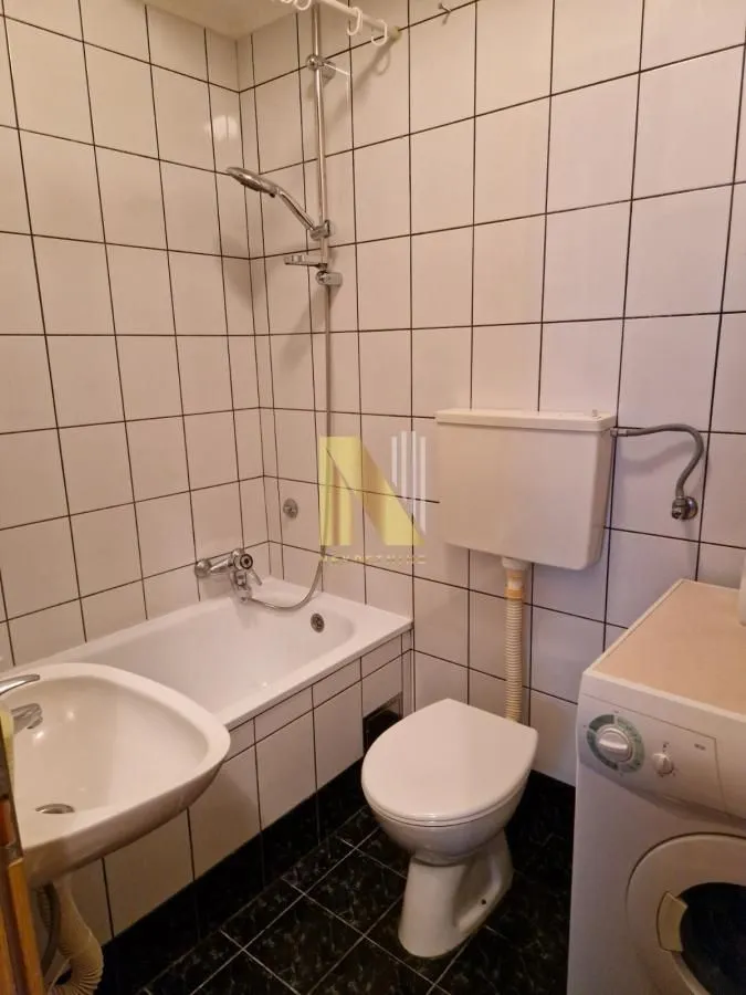 Izdavanje, trosoban stan, 58m², Rotkvarija, Novi Sad Sve Podlokacije