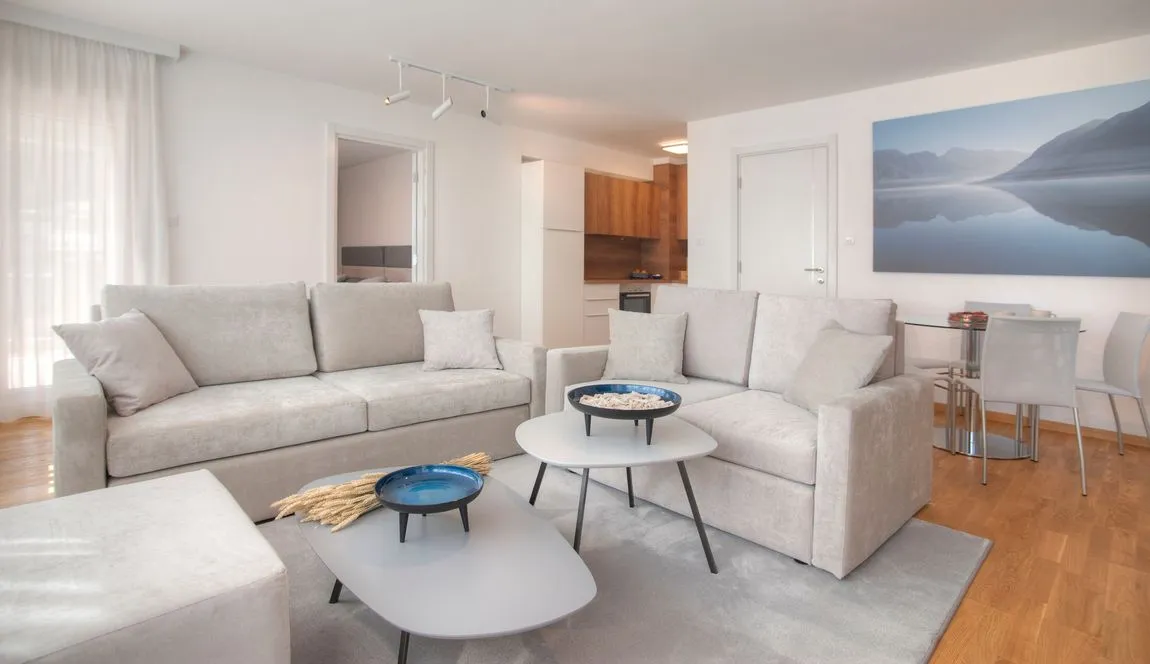 Prodaja, dvosoban stan, 75m², Centar, Budva