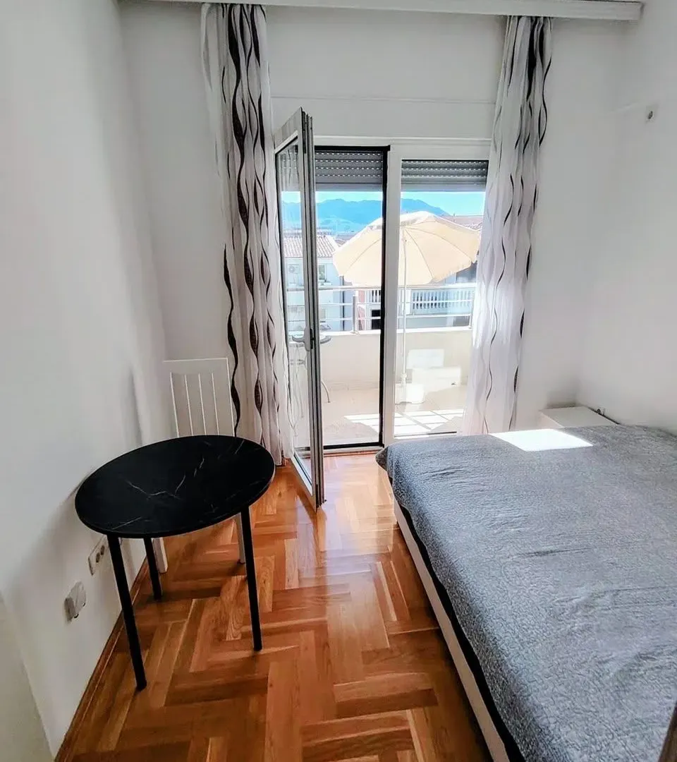 Rent, two bedroom apartment, 55m², Maslinjak, Budva