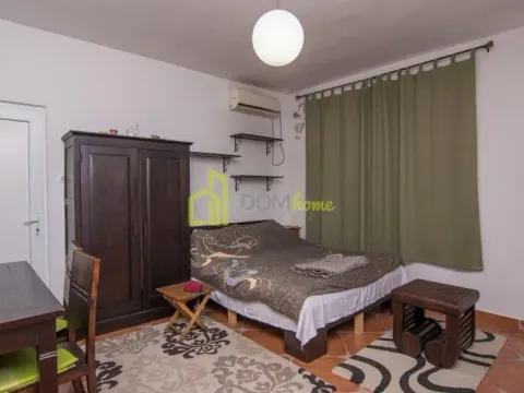 Izdavanje, kuća, 250m², Tološi, Podgorica - image 23