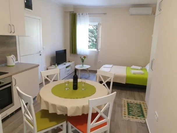 Izdavanje, garsonjera, 32m², Seljanovo, Tivat
