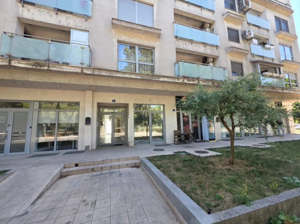 Izdavanje, poslovni prostor, 55m², Tološka šuma, Podgorica