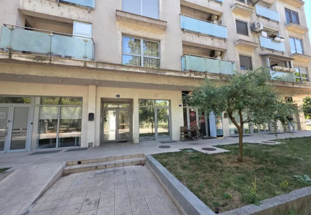 Izdavanje, poslovni prostor, 55m², Tološka šuma, Podgorica