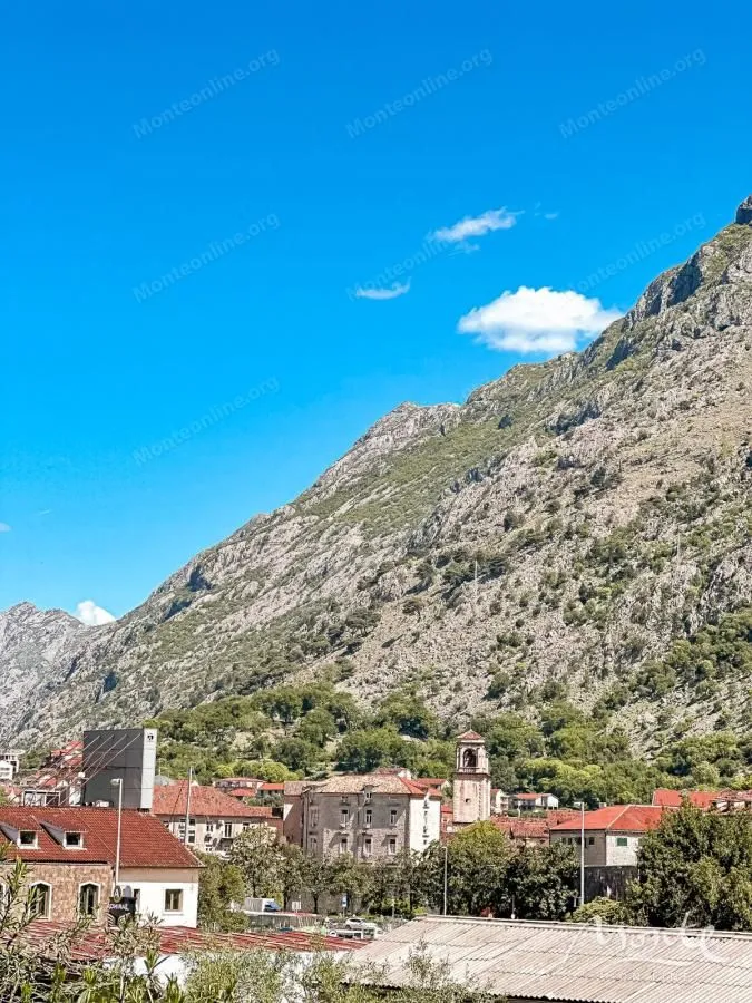 Prodaja, dvosoban stan, 60m², Škaljari, Kotor