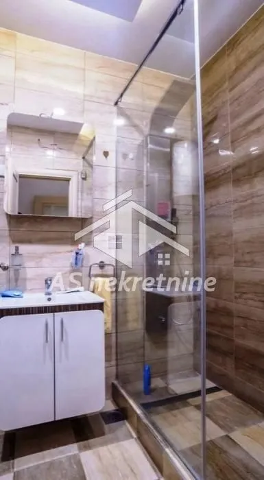 Izdavanje, trosoban stan, 82m², Filmski Grad, Beograd
