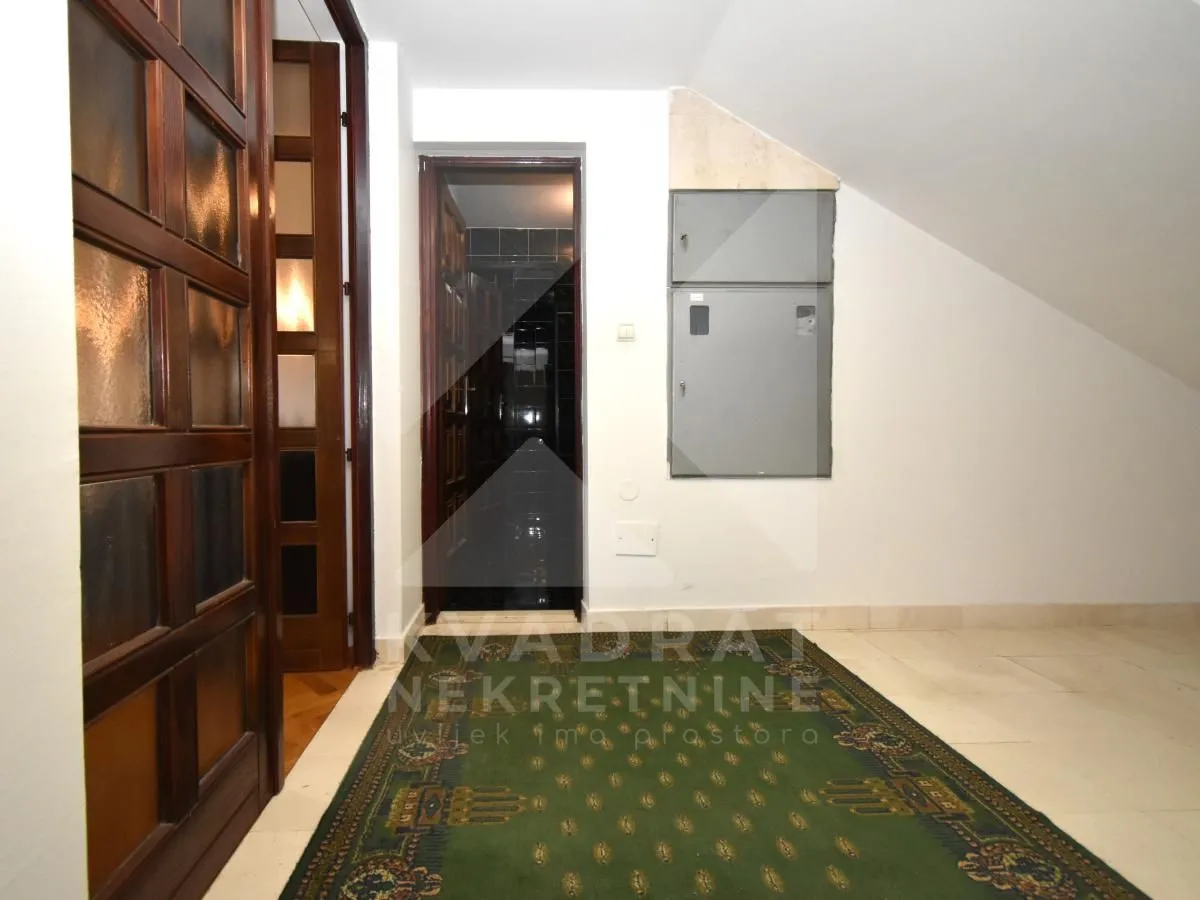 Rent, house, 300m², Gorica C, Podgorica