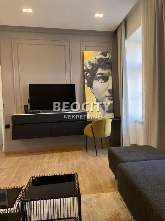 Izdavanje, dvosoban stan, 57m², Centar, Novi Sad