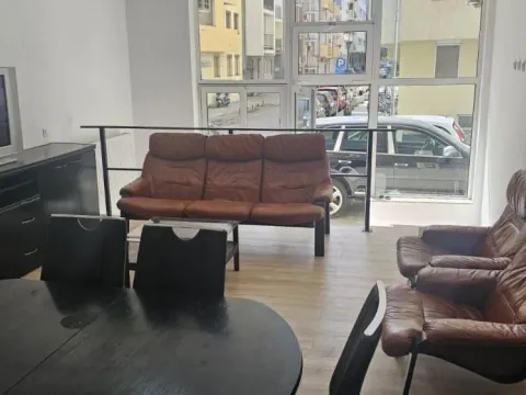 Izdavanje, poslovni prostor, 63m², Sajmište, Novi Sad - image 6
