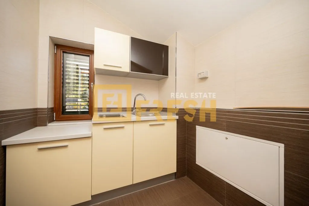 Rent, house, 380m², Mareza, Podgorica