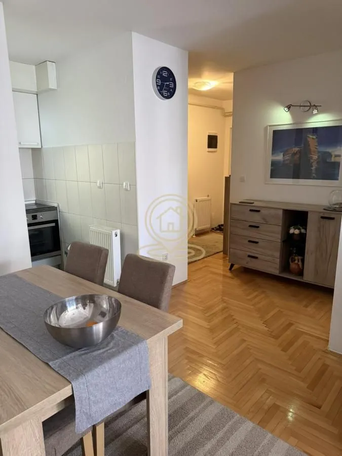 Izdavanje, dvosoban stan, 59m², Centar, Kragujevac