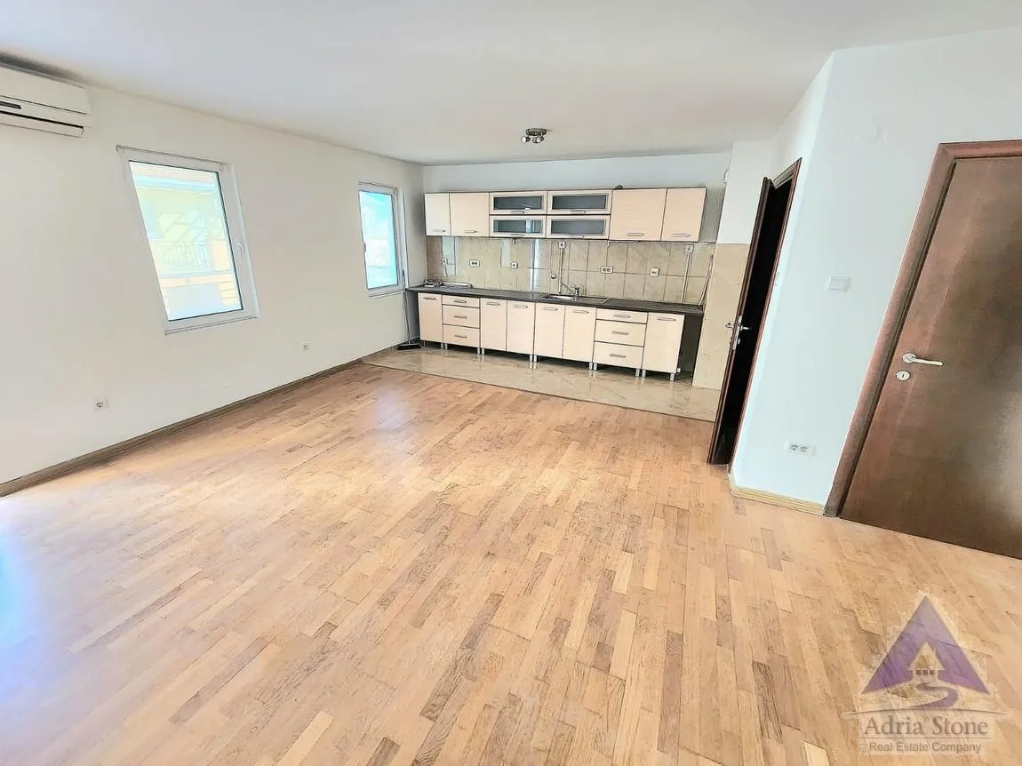 Sale, one bedroom apartment, 74m², Petrovac, Budva