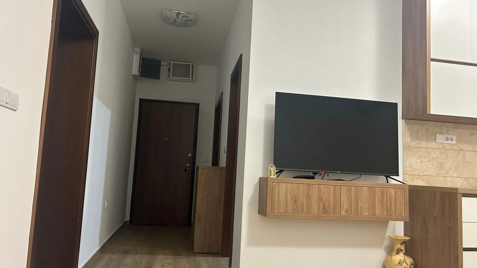 Izdavanje, dvosoban stan, 68m², Centar, Podgorica