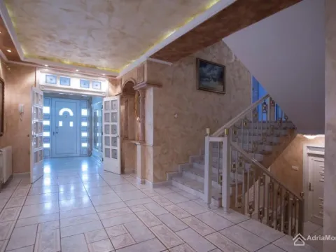 Prodaja, kuća, 700m², Tološi, Podgorica - image 4