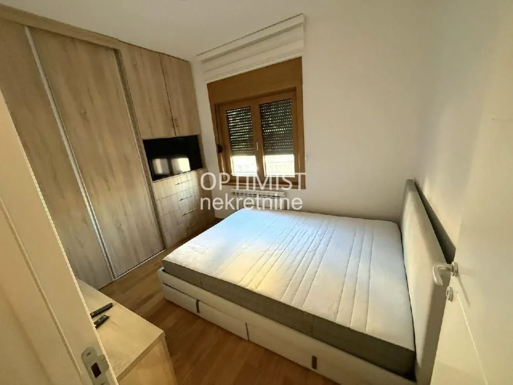 Izdavanje, dvosoban stan, 57m², Vračar Sve Podlokacije, Beograd