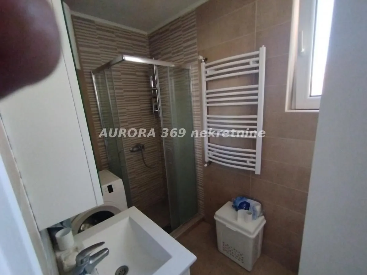 Izdavanje, jednosoban stan, 61m², Centar, Novi Sad