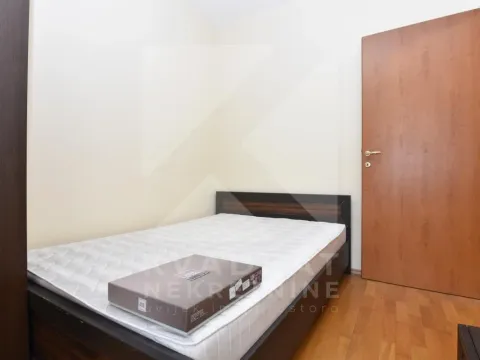 Izdavanje, jednosoban stan, 40m², Pobrežje, Podgorica - image 4