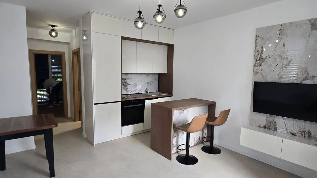 Izdavanje, jednosoban stan, 46m², Tivat, Crna Gora