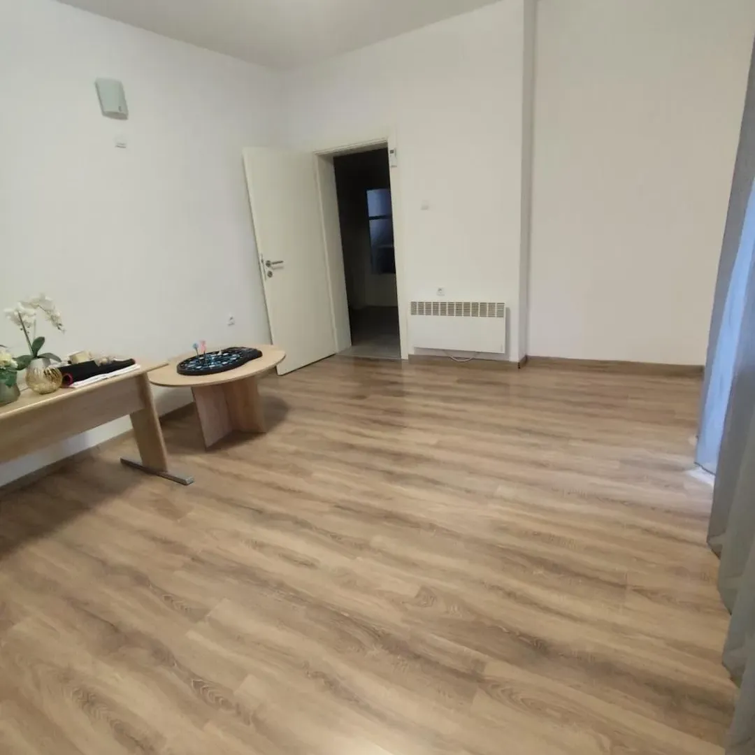Izdavanje, dvosoban stan, 90m², Gorica C, Podgorica