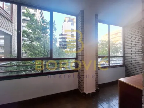 Rent, three bedroom apartment, 73m², Vračar Sve Podlokacije, Beograd - image 19