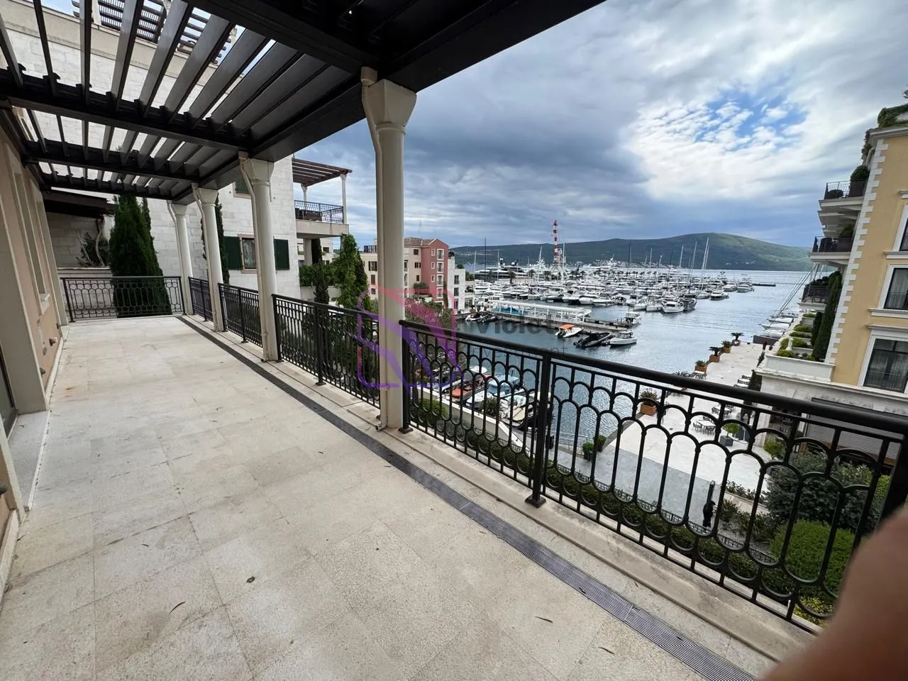 Rent, four bedroom apartment, 240m², Porto Montenegro, Tivat