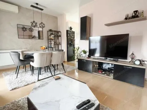 Prodaja, jednosoban stan, 53m², City Kvart, Podgorica - image 1