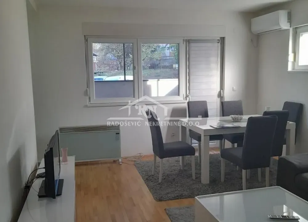 Izdavanje, jednosoban stan, 40m², Julino Brdo, Beograd