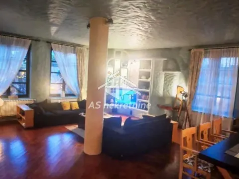 Izdavanje, kuća, 367m², Jajinci, Voždovac Sve Podlokacije - image 1