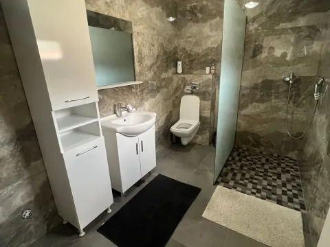 Rent, house, 220m², Polje, Bar - image 13