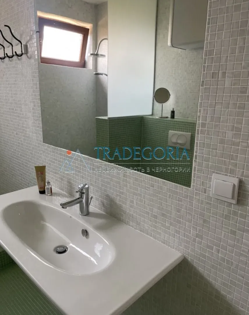 Prodaja, četvorosoban stan, 222m², Dobra Voda, Bar