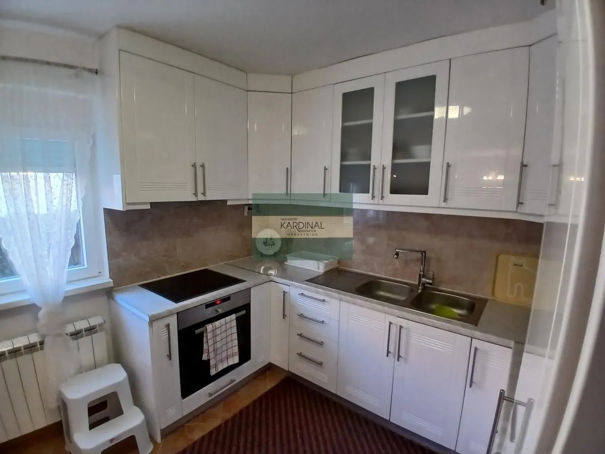 Prodaja, kuća, 379m², Trnava, Jagodina