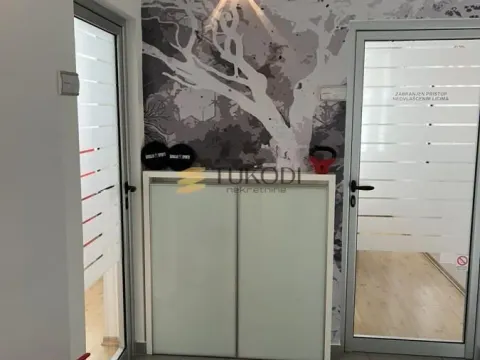 Izdavanje, poslovni prostor, 780m², Novo naselje, Novi Sad - image 15