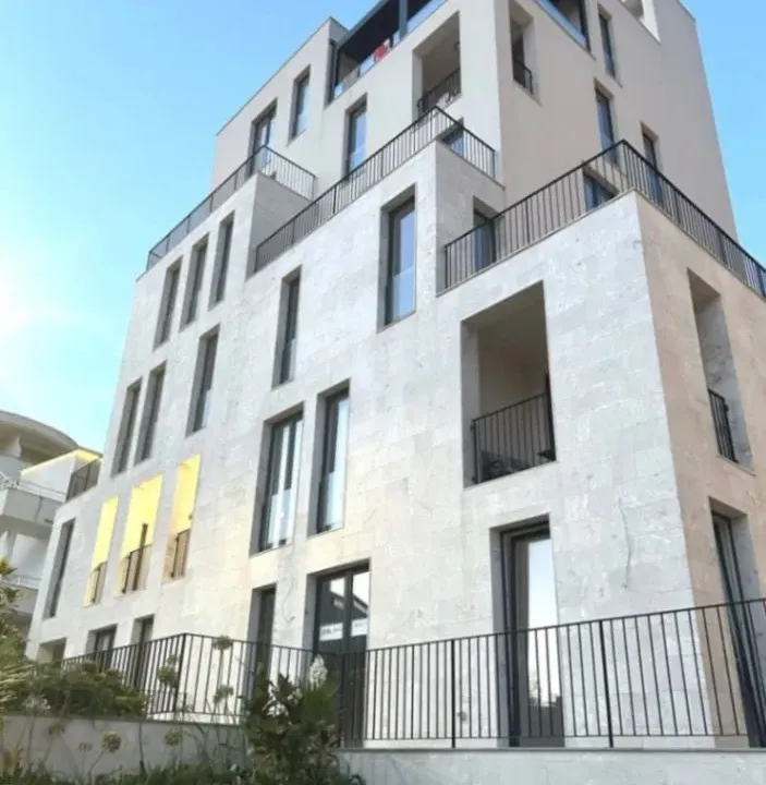 Prodaja, trosoban stan, 96m², Bečići, Budva