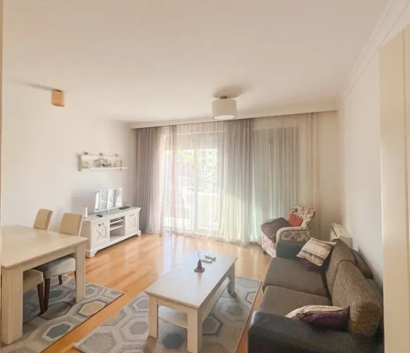 Izdavanje, dvosoban stan, 63m², Centar, Tivat