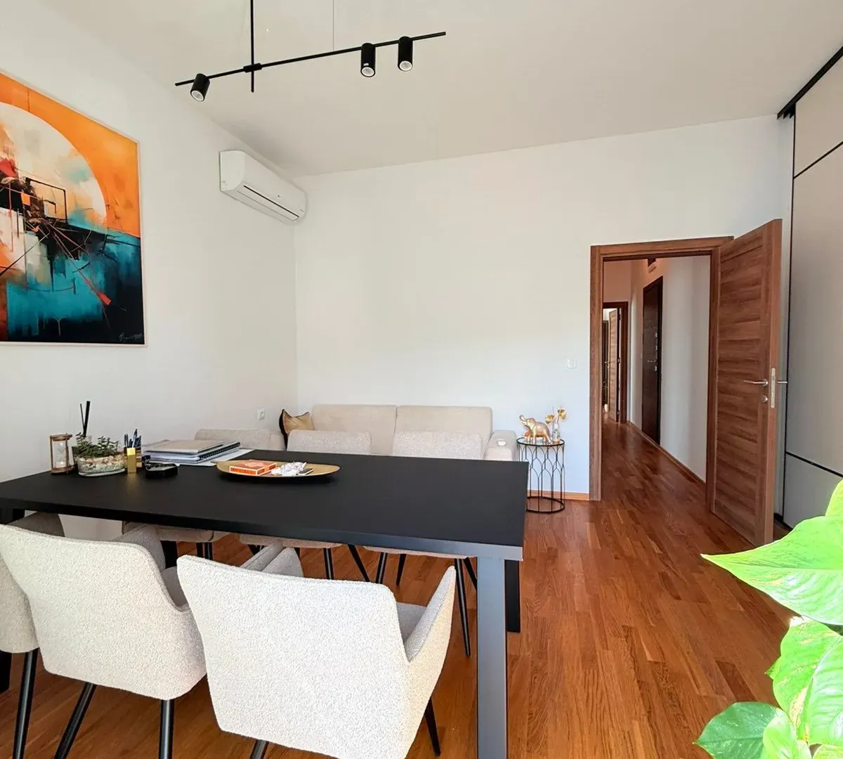 Prodaja, dvosoban stan, 52m², Tološi, Podgorica