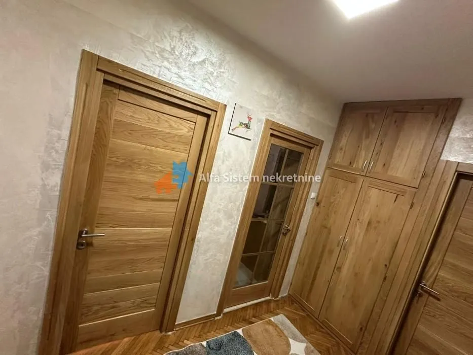 Izdavanje, trosoban stan, 105m², Savski Venac, Beograd