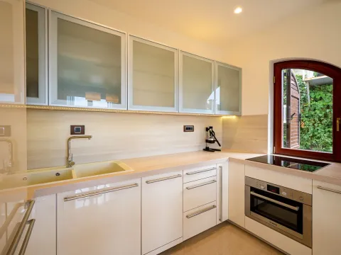 Sale, three bedroom apartment, 86m², Petrovac, Budva - image 11
