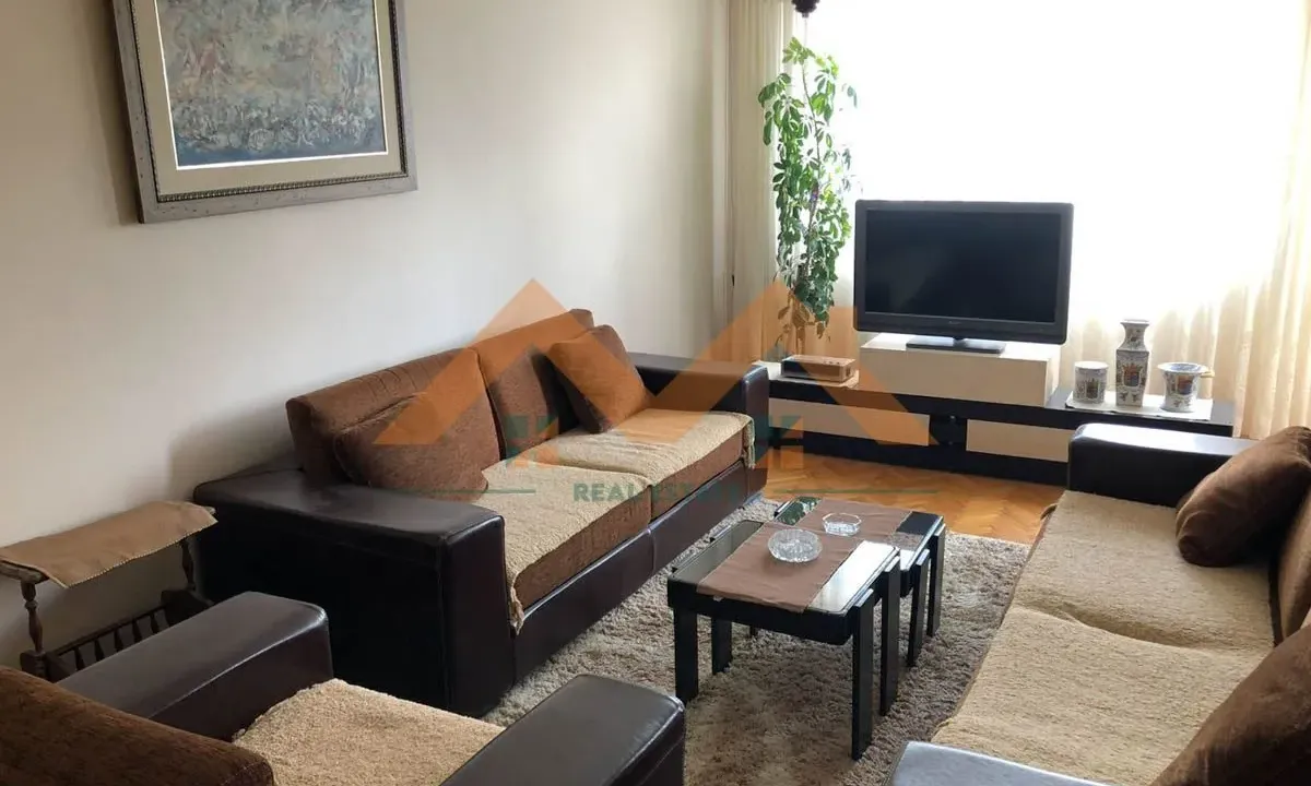 Prodaja, dvosoban stan, 92m², Pejton, Podgorica