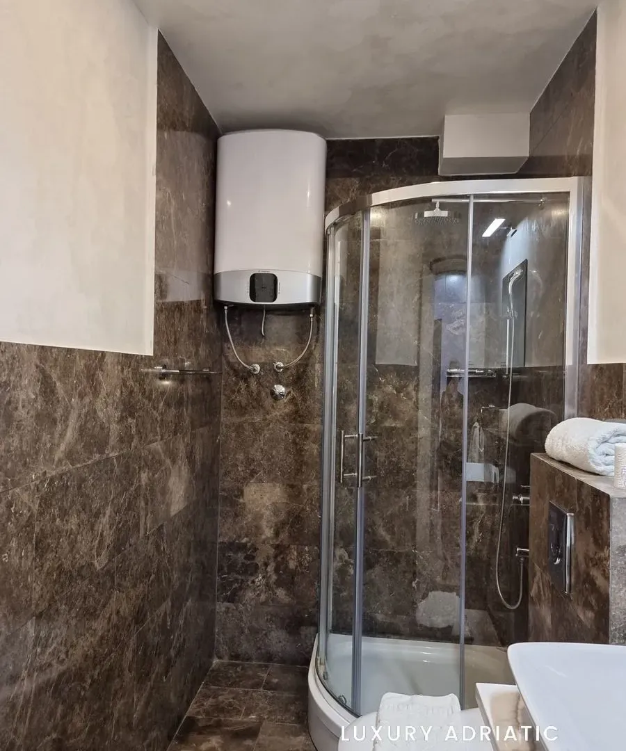 Sale, house, 1000m², Reževići, Budva