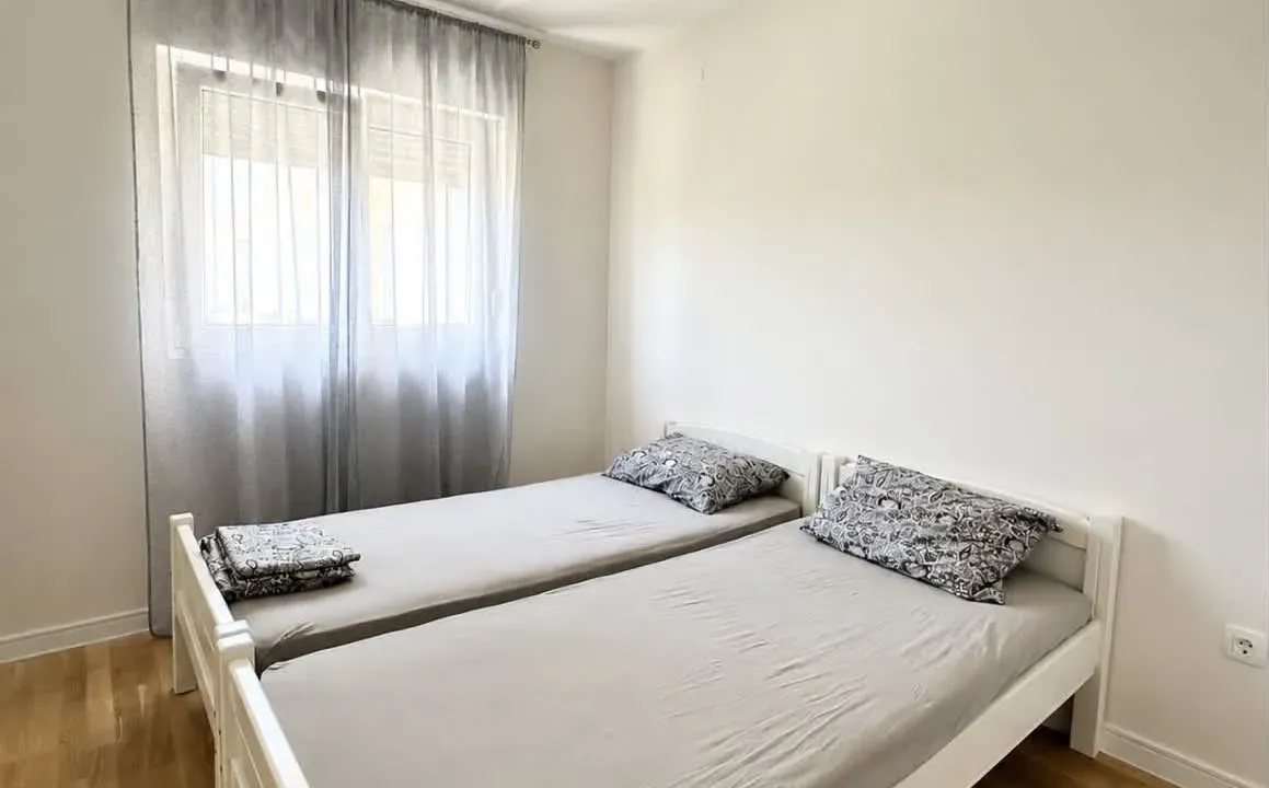 Izdavanje, jednosoban stan, 45m², Pobrežje, Podgorica