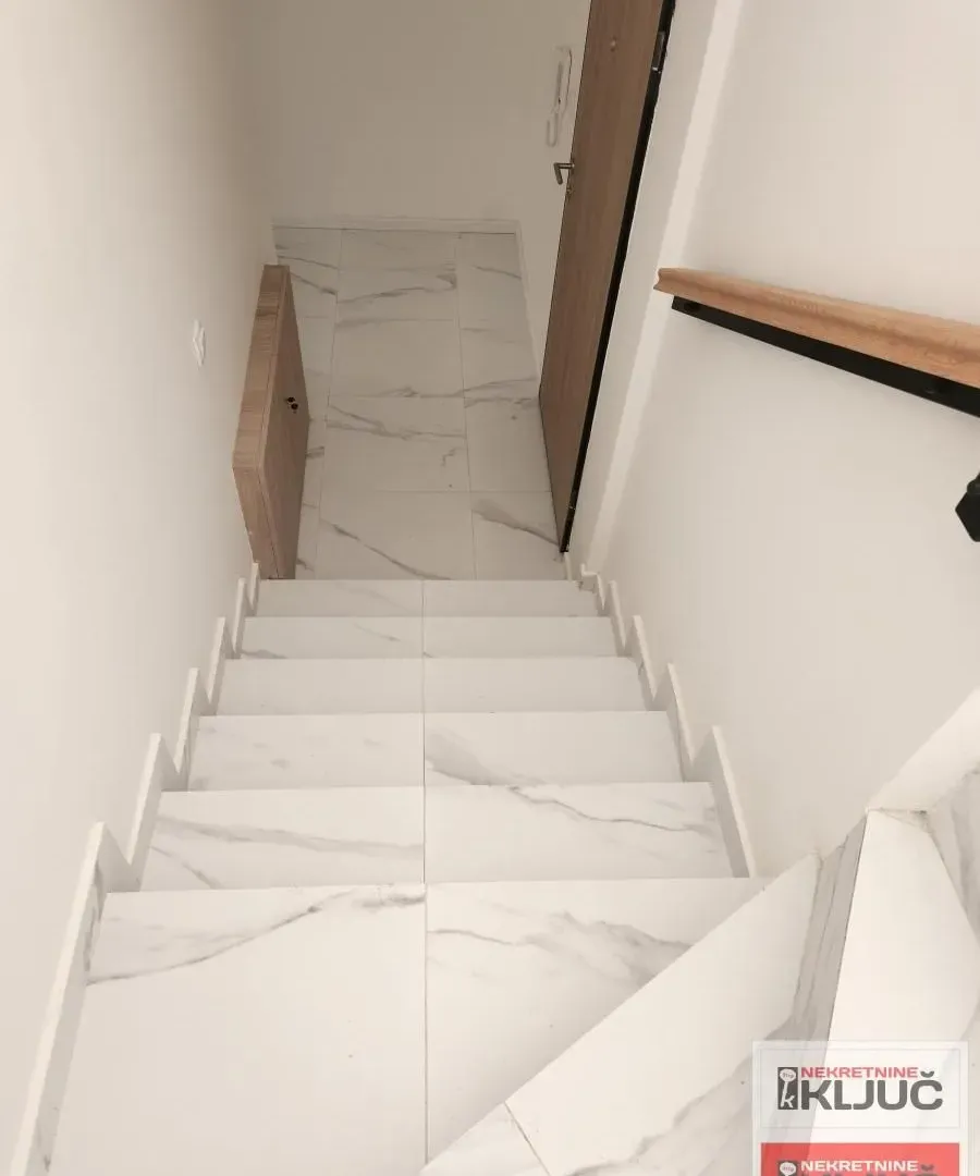 Prodaja, trosoban stan, 79m², Veternik, Novi Sad Sve Podlokacije