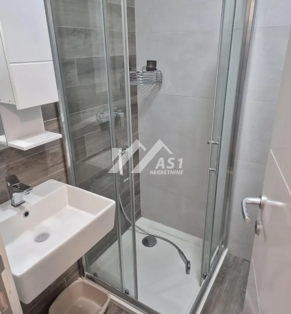Izdavanje, jednosoban stan, 39m², Salajka, Novi Sad Sve Podlokacije
